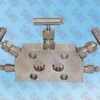 共面法蘭三閥組（出口面）